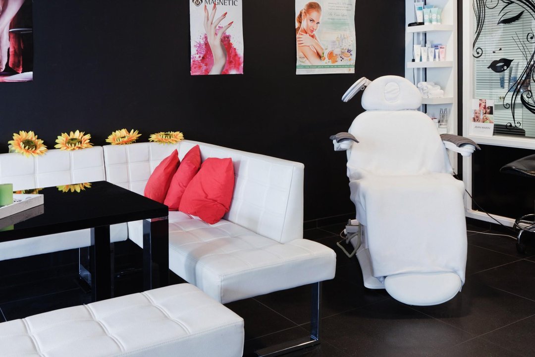 First Class Hairstylers & Beautycare, Haagseveer, Rotterdam
