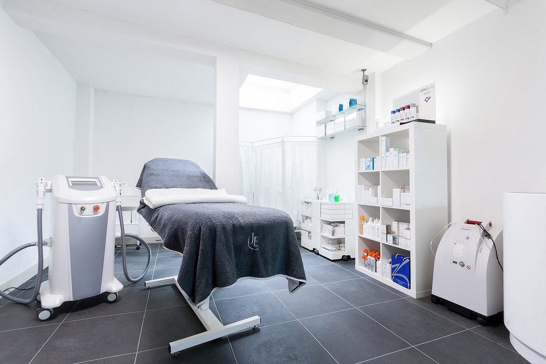 Cosmetrix, Huizen, Noord-Holland