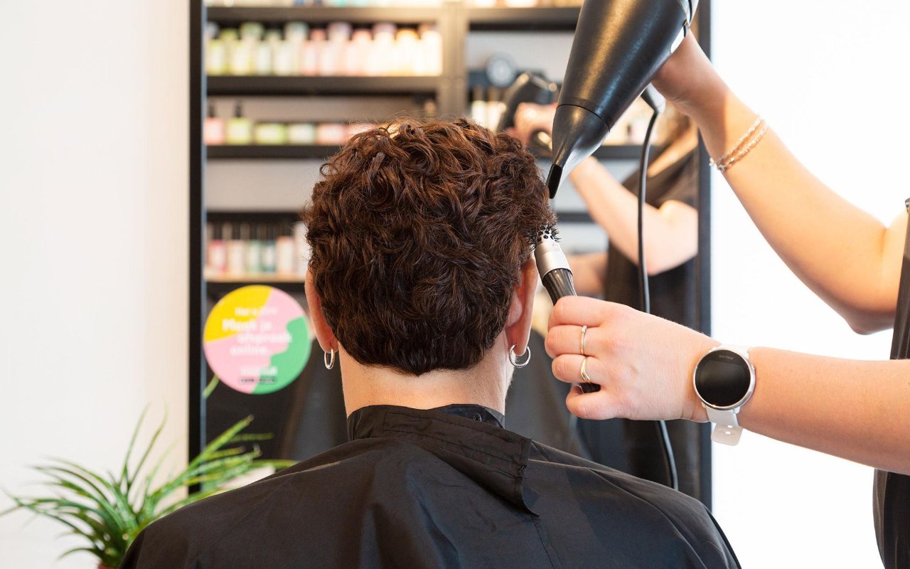 Friseure und Friseursalons in der Nähe von Planten un Blomen, Hamburg Treatwell