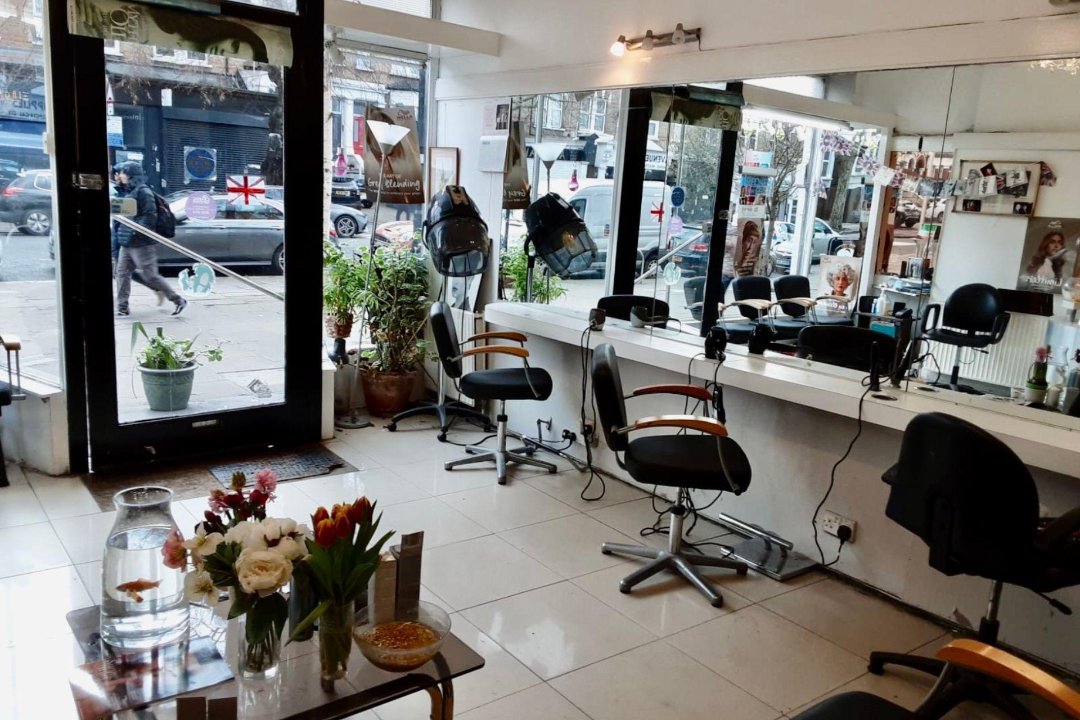 Minoo's hair and beauty., Ealing Broadway, London