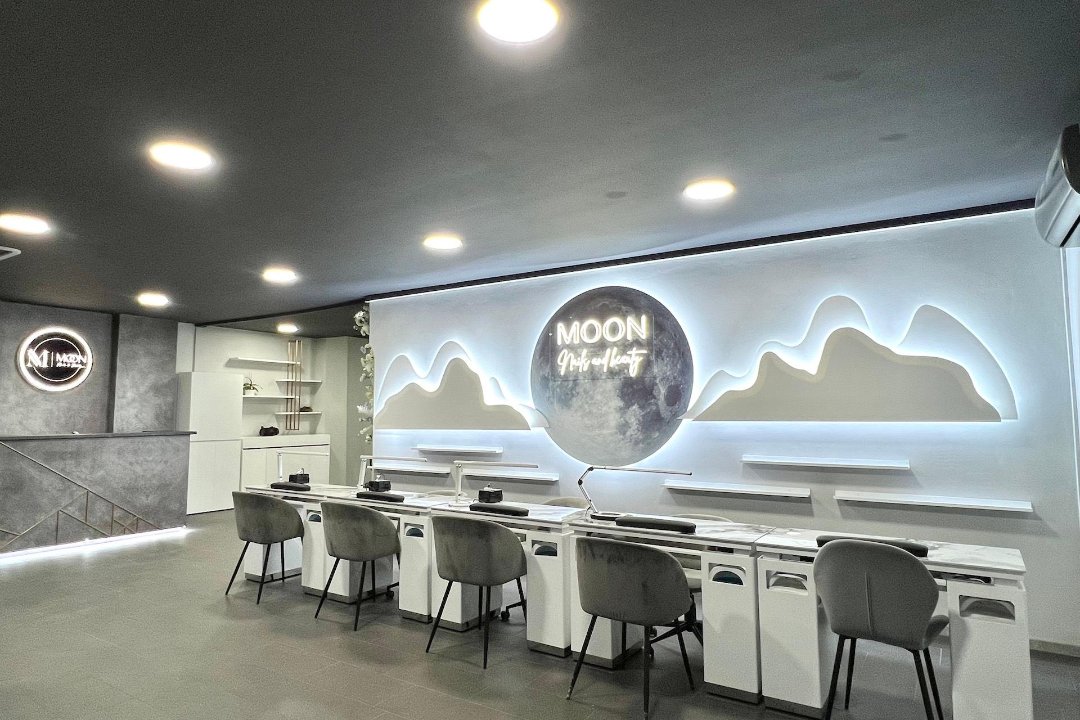 Moon Nails & Beauty, Kreis 4, Zürich