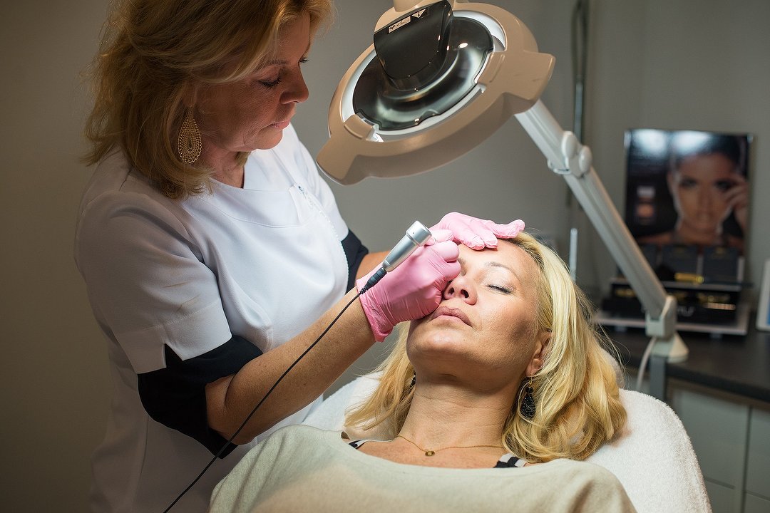 Permanent mooi by Monique Cosmetics, Industrieweg, Noord-Brabant