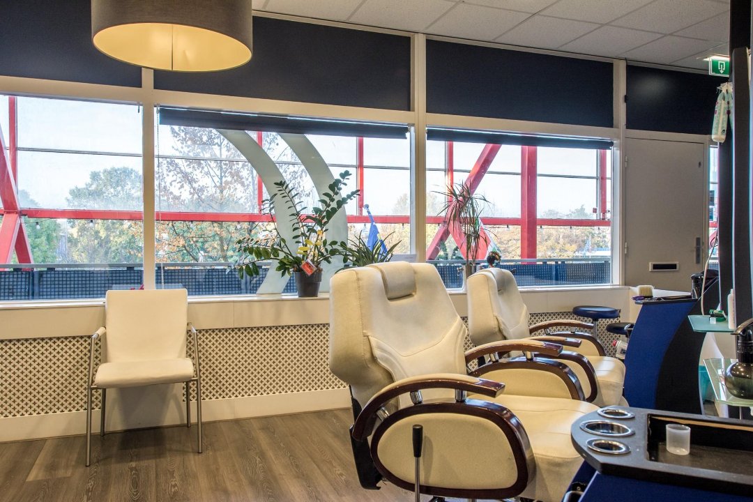 Juwel's beauty center, Bastion, Flevoland
