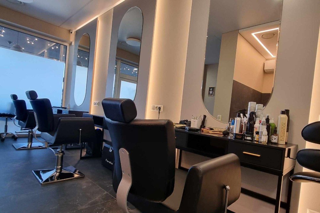 A.M.&Hair Style (Monro), Antežeriai, Vilnius