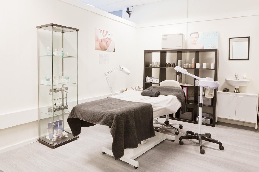Delonix Nails & Beauty, Kruiskade, Rotterdam