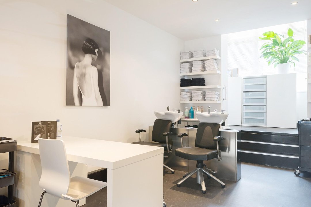 Naima Hairstylers, Van Baerlestraat, Amsterdam