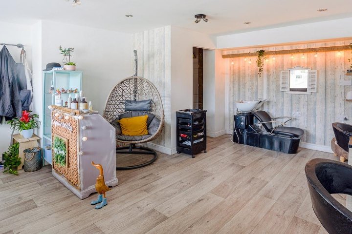 Equanimity - Coiffure Horsforth - Photo de couverture - OneBooking