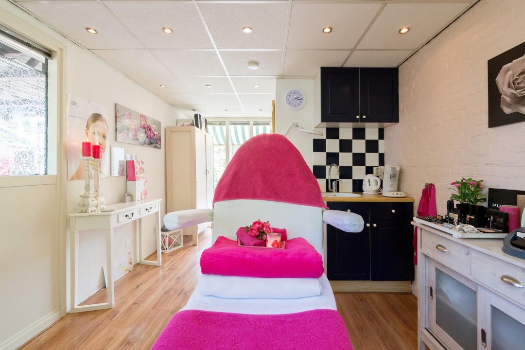 Schoonheidssalon l'Avantage - Maarssen, Westkanaaldijk, Provincie Utrecht