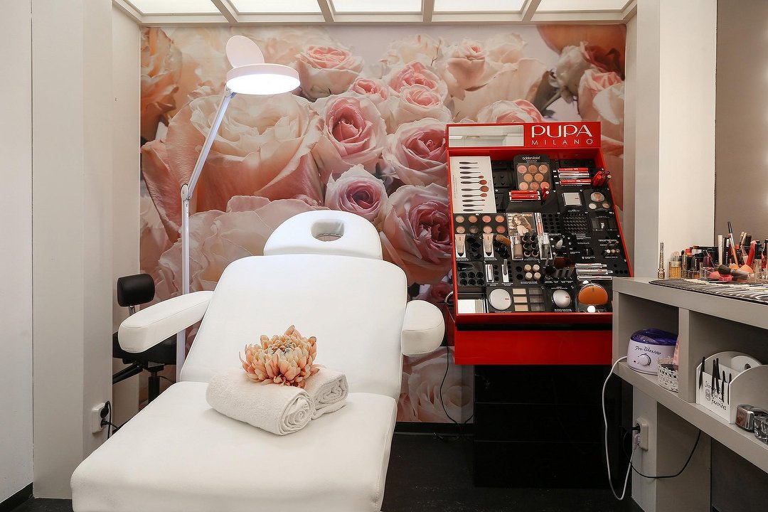 Qifaino's Beautysalon, Aweg, Groningen