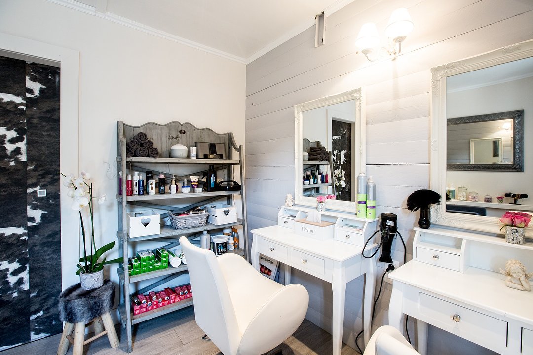 Jennifhair@home, Wezembeek-Oppem, Flemish Brabant