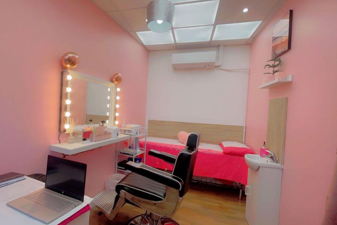 Aurora Luxe Studio, Valentines, London