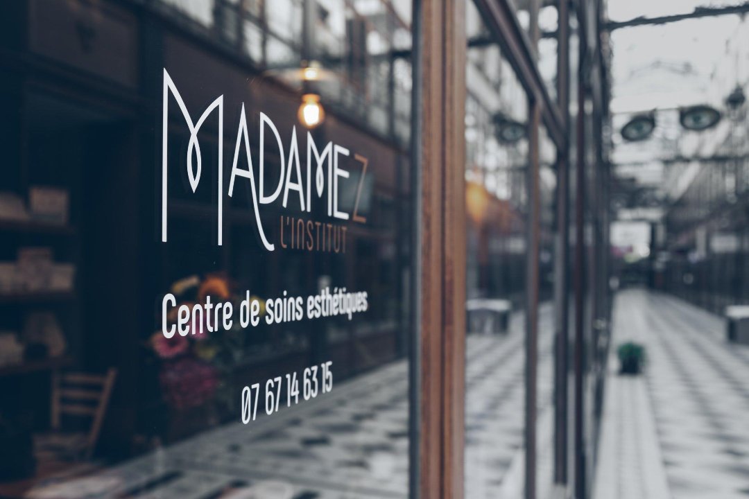 Madame Z l’institut "Ex Nini de Paname", Rue Saint-Denis, Paris