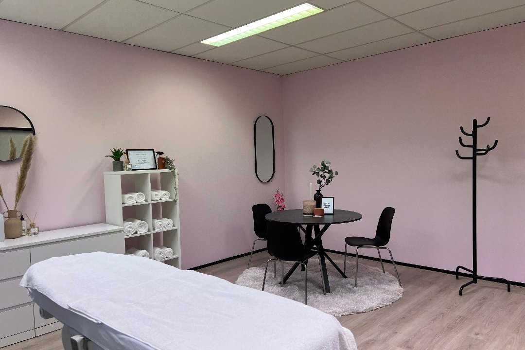 MN Glow Clinic, Markerkant, Almere