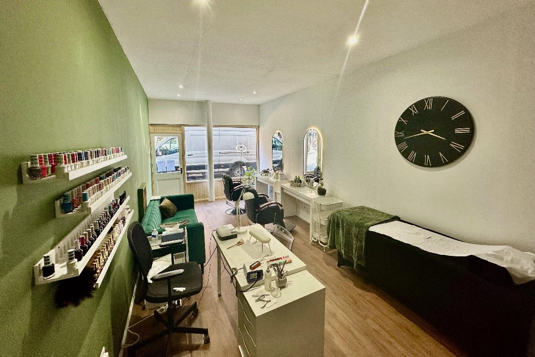 Sanaz Beauty Studio (Goldennail22), Byres Road, Glasgow