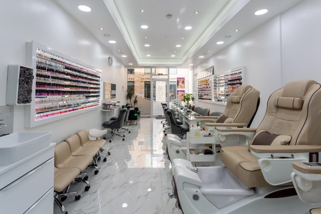 MK Nails & Spa Fulham, Fulham Road, London