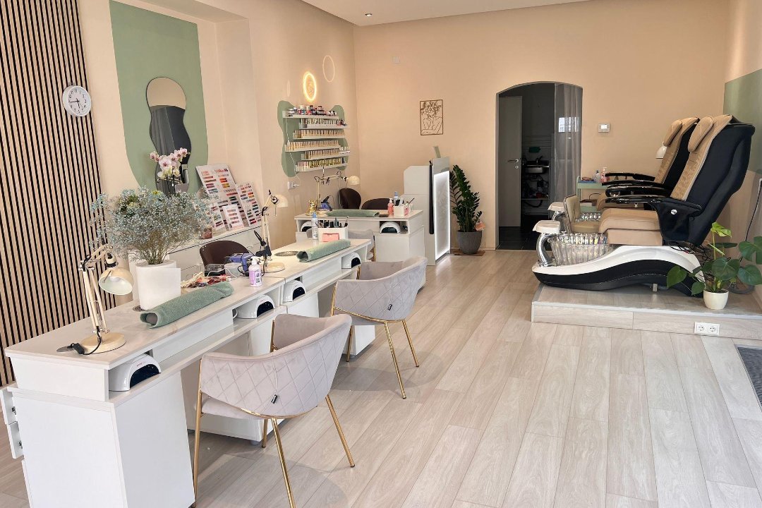 Ann Nailroom Studio, Wiener Neustadt, Wien und Umland