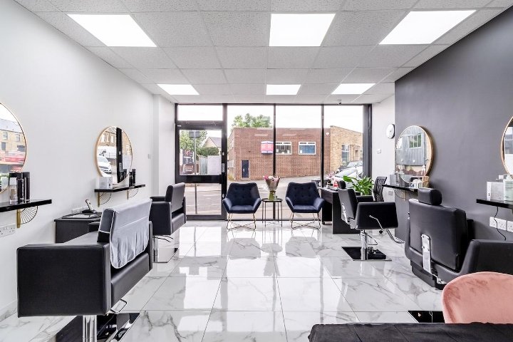 Y&R SALON - Sourcils & cils Pudsey - Photo de galerie - OneBooking
