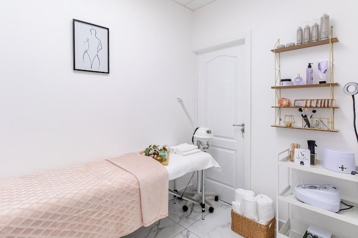 Y&R SALON - Sourcils & cils Pudsey - Photo de galerie - OneBooking