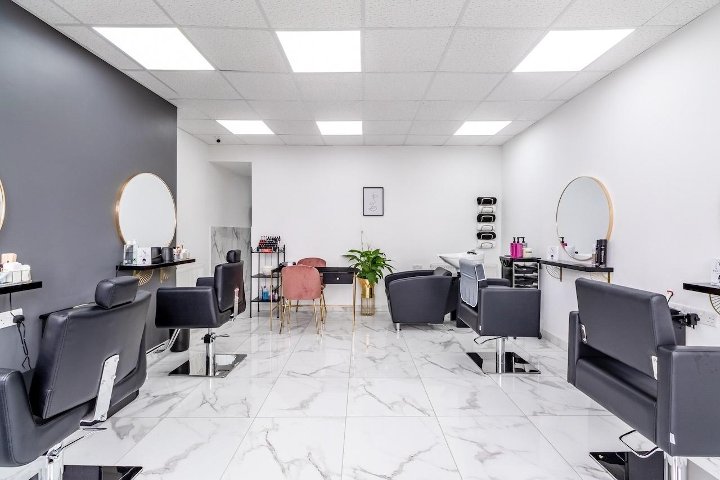 Y&R SALON - Sourcils & cils Pudsey - Photo de galerie - OneBooking