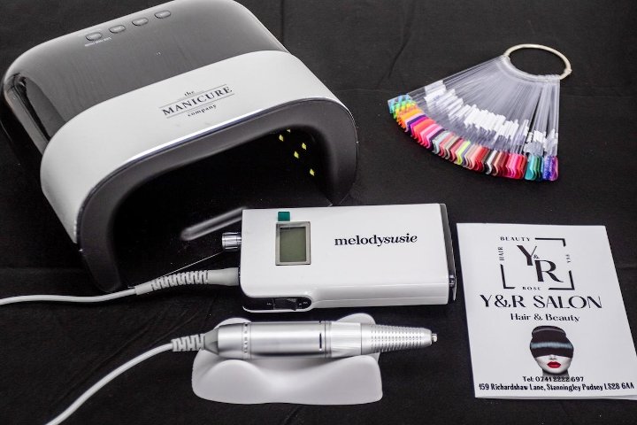 Y&R SALON - Sourcils & cils Pudsey - Photo de galerie - OneBooking