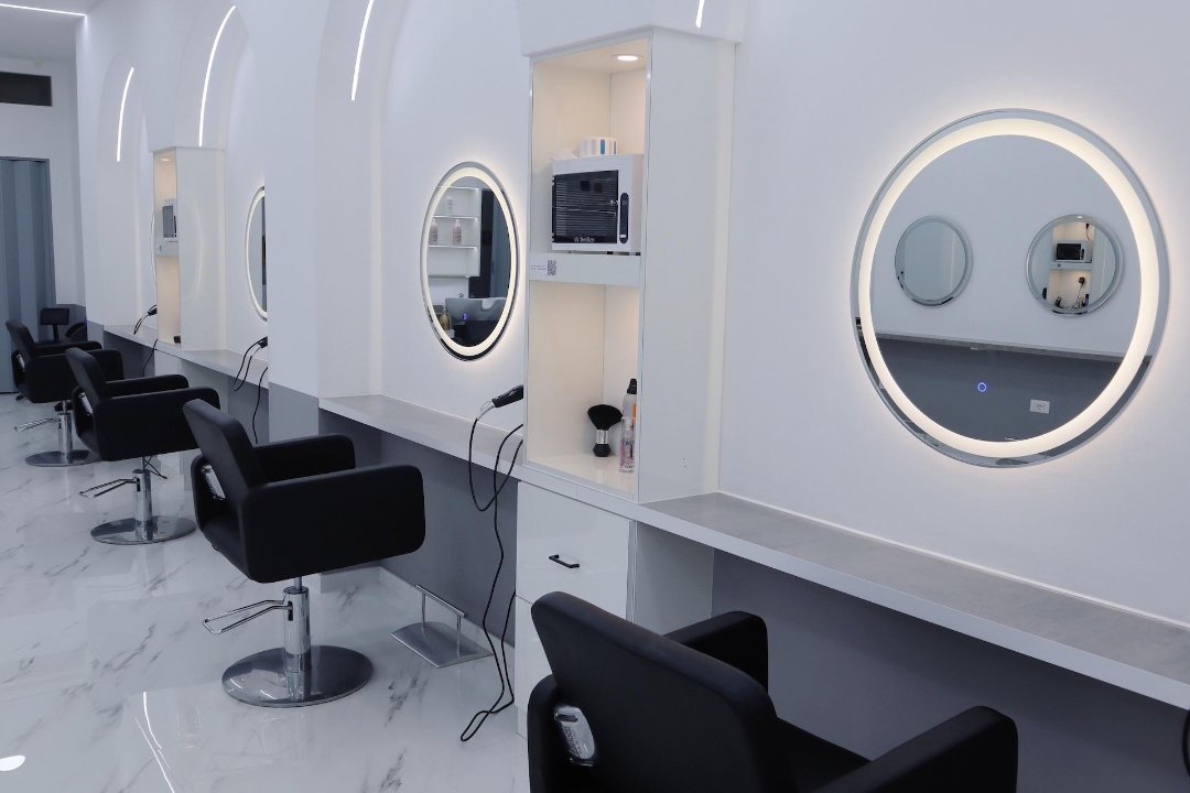 Momo Parrucchiere ed Estetica, Piazza Vittorio Emanuele, Roma