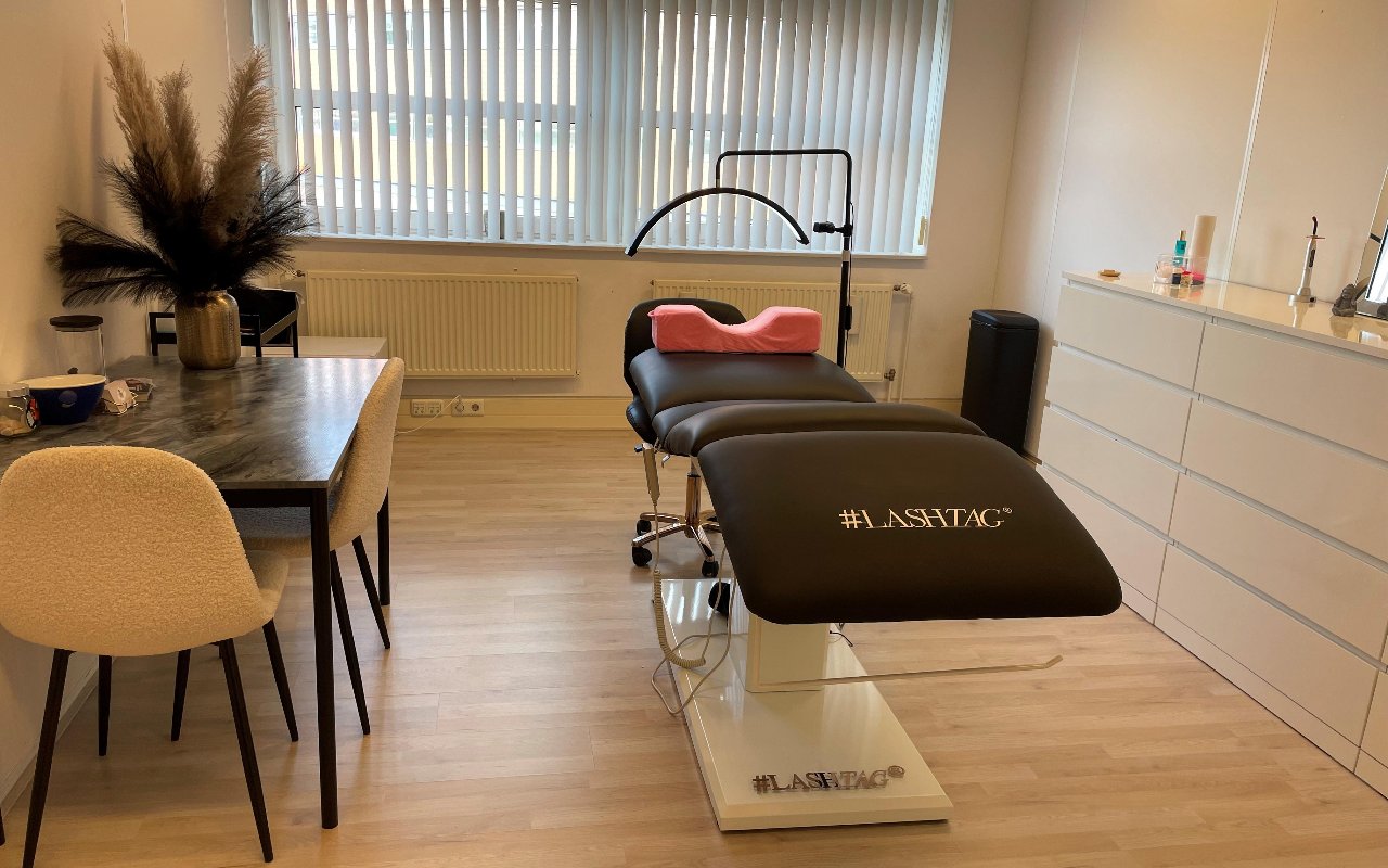 Interieur van De Koning Lashes in Nieuw-Vennep