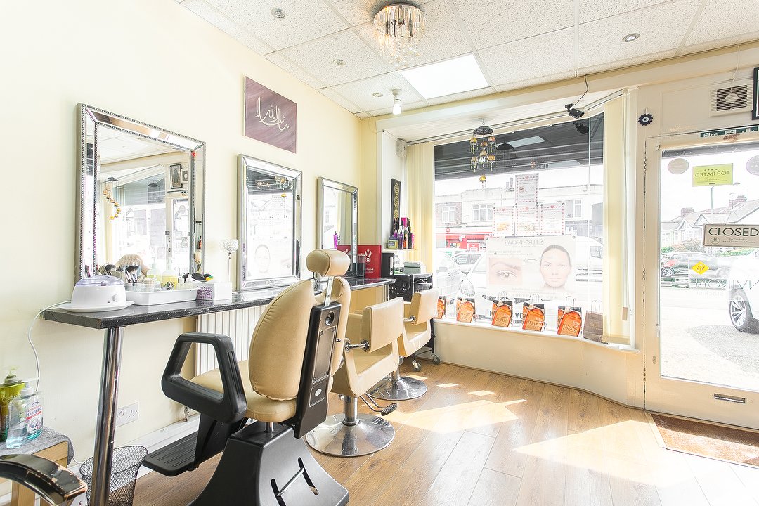 La Chic Hair, Beauty & Holistic Therapy, Woodford Green, London