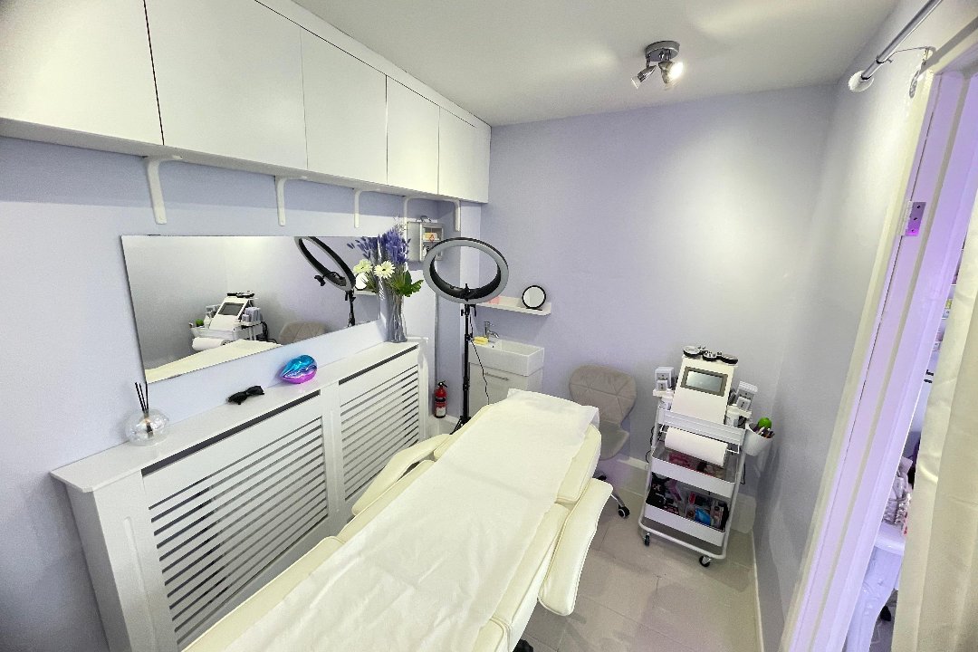 Kqueenz Aesthetics working at 88 Aesthetics and Beauty, Bishops Park, London