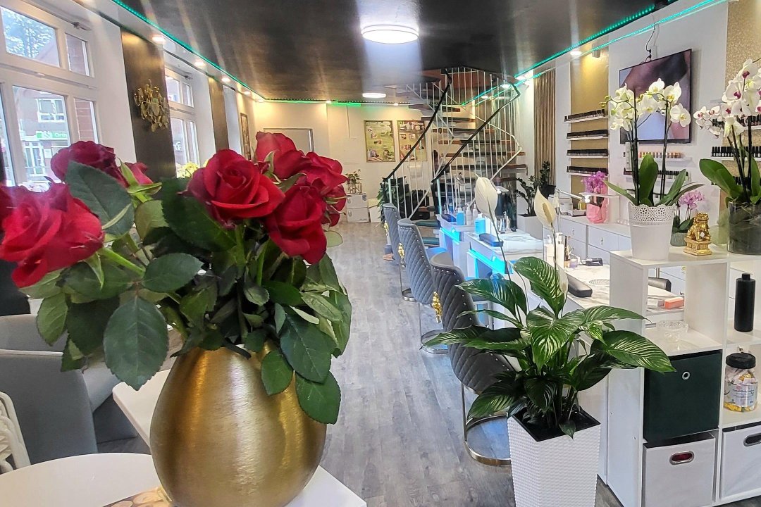 Lan- Lan Beauty Salon, Leer