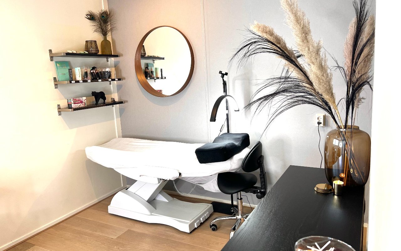 Interieur van Luvvme Lash in Weesp