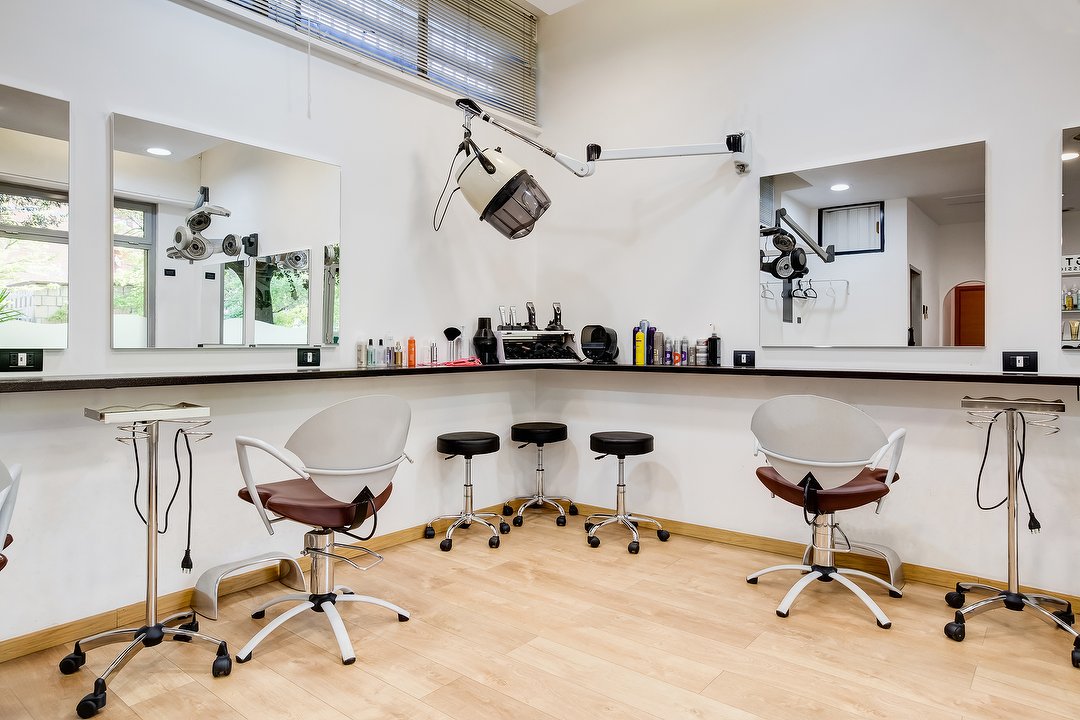 Zone Hair, Nuovo Salario, Roma