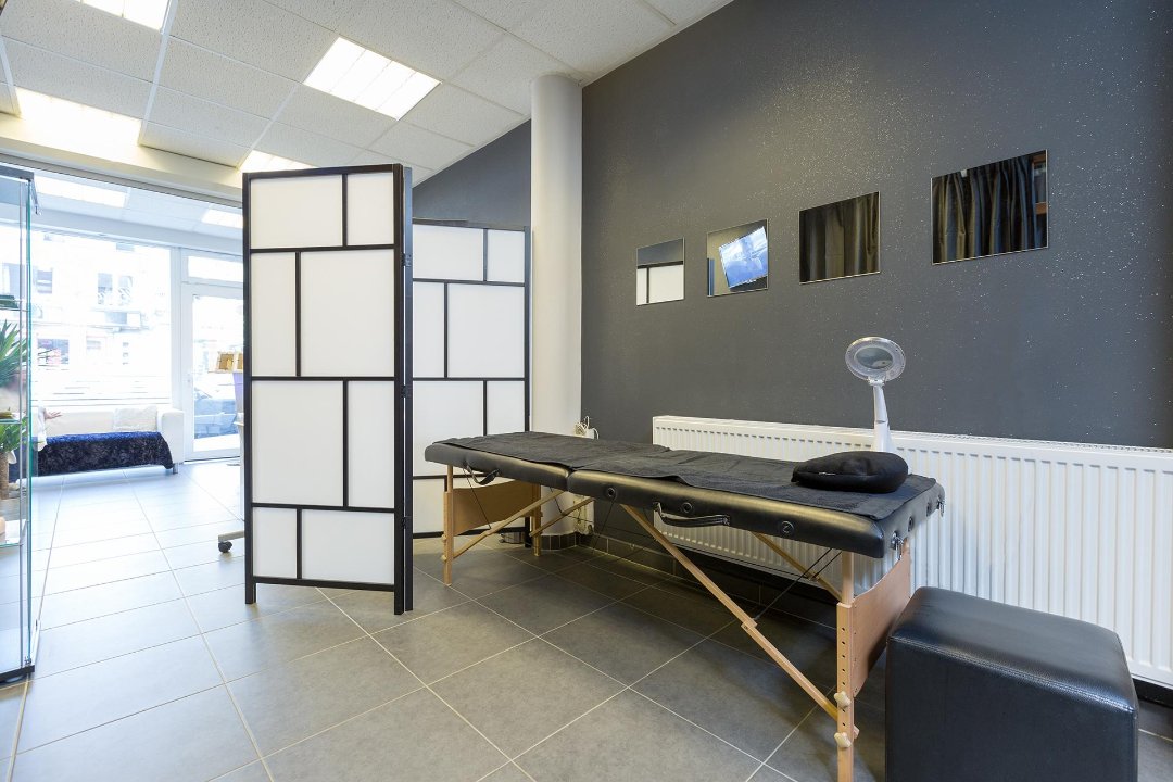 Beauté sur mesure, Helmet, Schaarbeek
