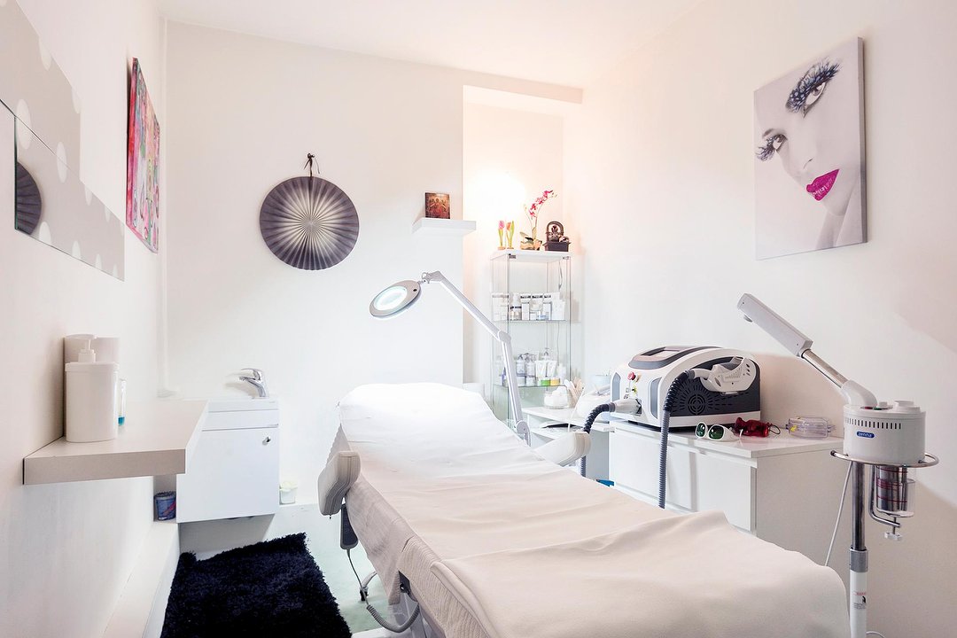 Afrodita Beauty, Woeste, Jette