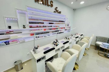 Nails star