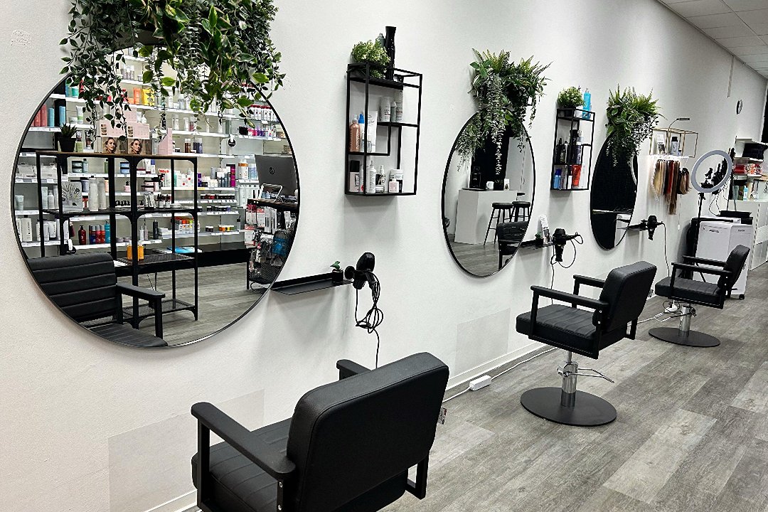 Gilues Salon & Setup, Phoenix-Center Hamburg-Harburg, Hamburg