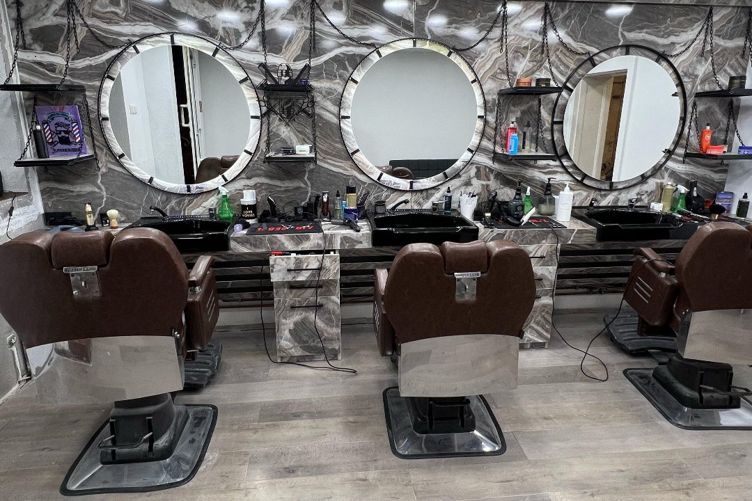 DISABLED Coiffeur Kardasch, Spandau, Berlin