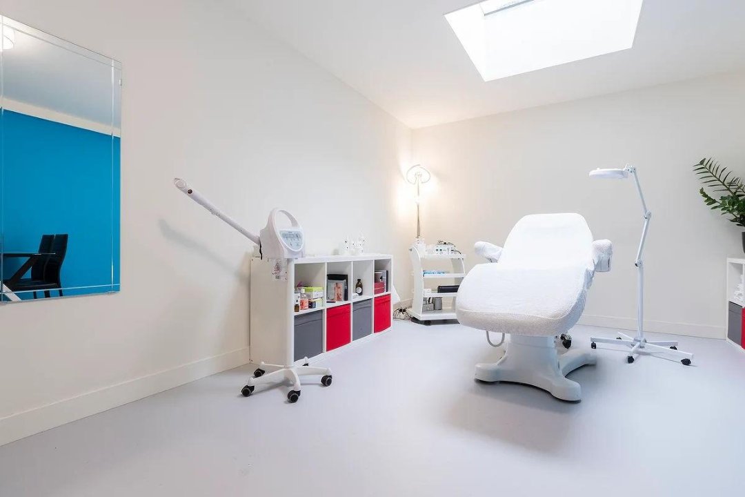 Inside-Out Cosmetics , De Weteringschans, Amsterdam