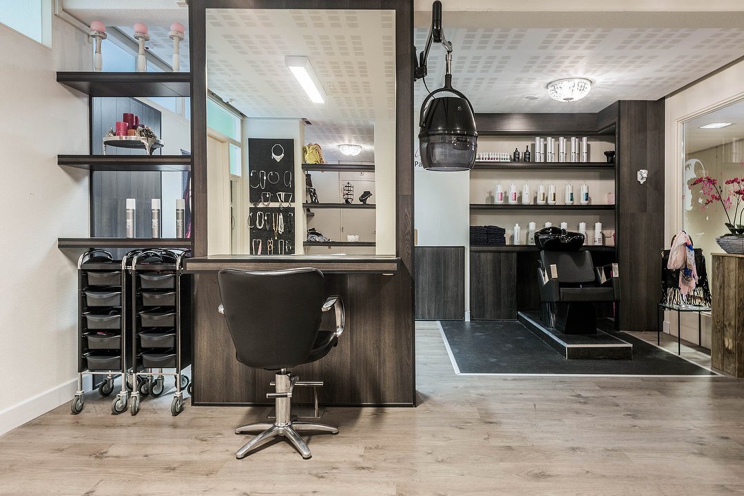 Kapsalon Annemieke & Schoonheidssalon Wellnesspark de Taling, Engelen, Den Bosch