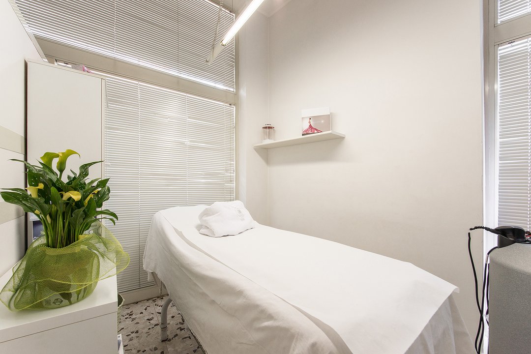 Her Line di Nastri Maria Teresa, Aurelio, Roma