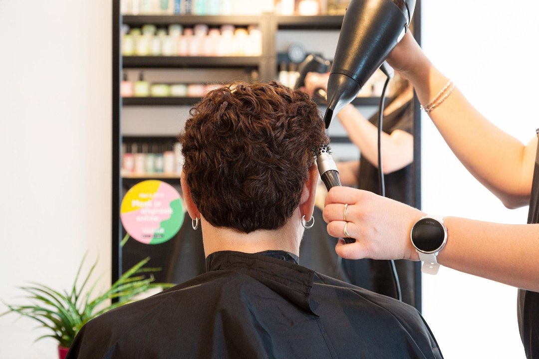 Maione Salon, Fuorigrotta, Napoli