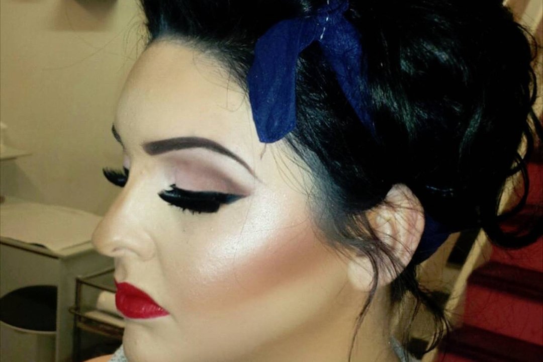Farah at Beauty in the Basement, Shawlands, Glasgow