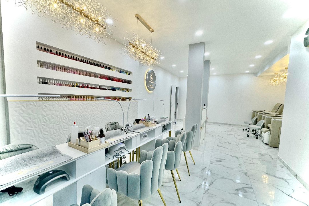 Issy's Nail Bar, Issy-les-Moulineaux, Hauts-de-Seine