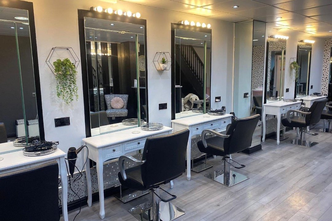 ElleRhi Hair & Beauty, Halesowen, West Midlands County