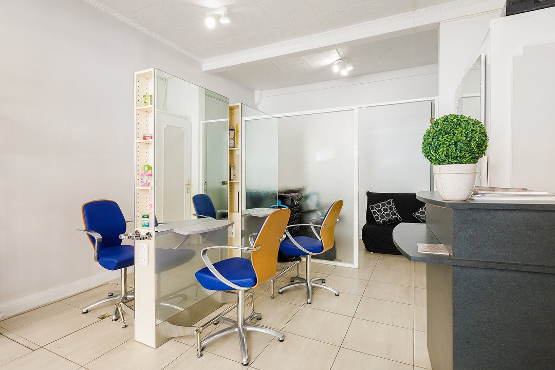 Divine, Métro Michel Bizot, Paris