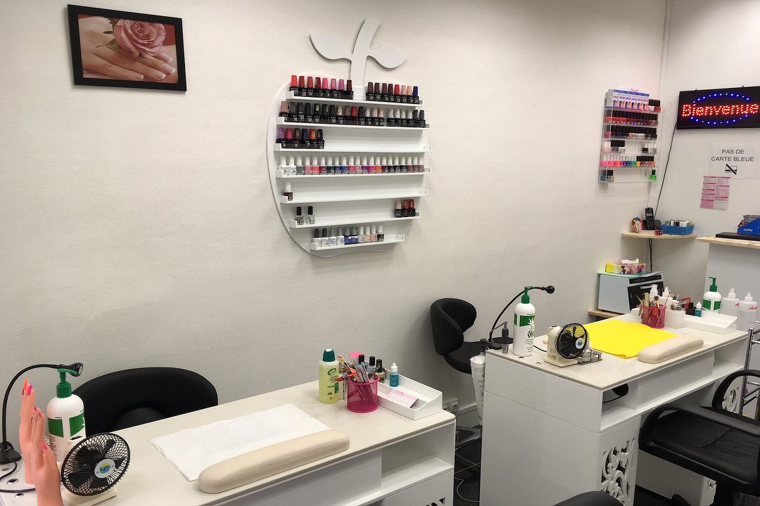 M T Jolis Ongles, 18e arrondissement, Paris