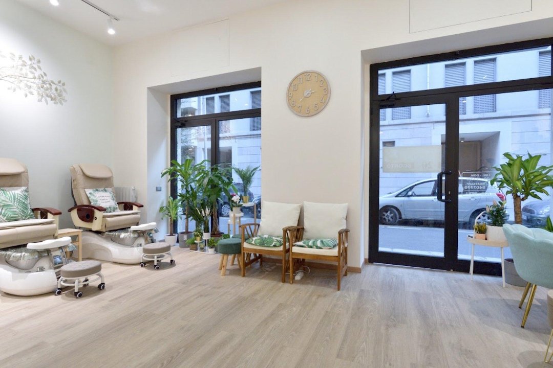 Moli Nail Isola Via Confalonieri, Metro isola, Milano