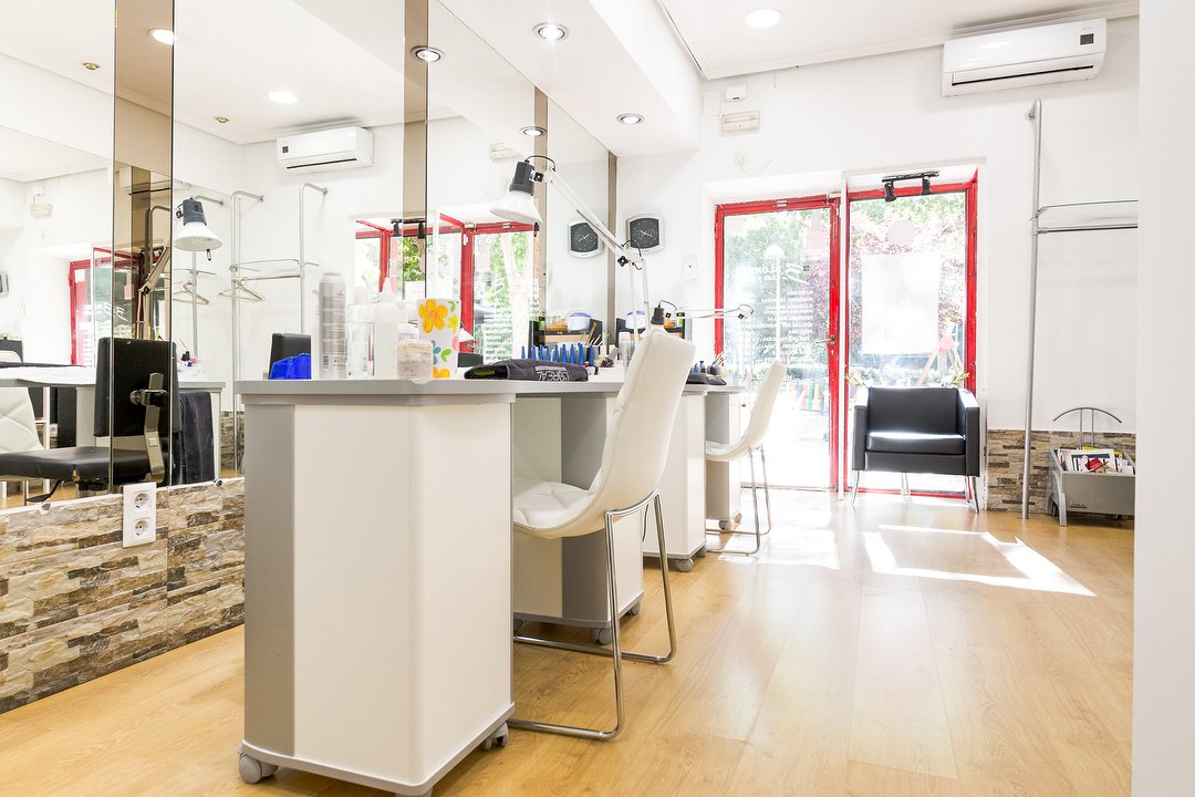 Uñas y Más, Palos de Moguer, Madrid