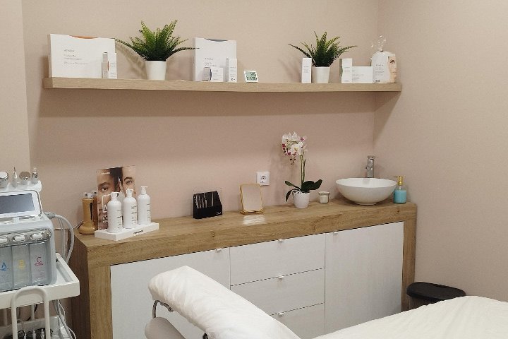 Glez Beauty Salon - Onglerie Local 2 - Photo de galerie - OneBooking