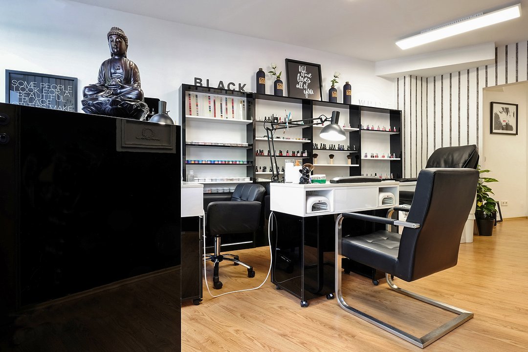 Black & White Beauty Lounge, Altstadt, München