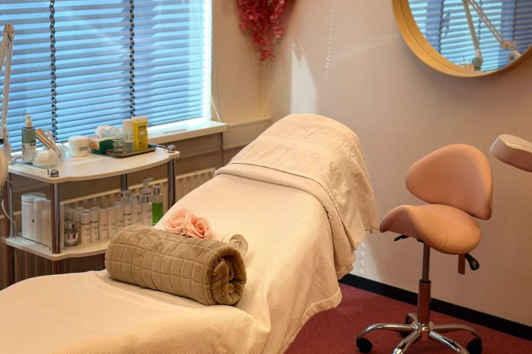 Vedder Glow Salon, Maanlander, Amersfoort